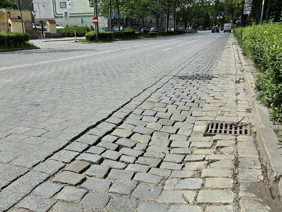 10 firm chce przebudować Aleję Niepodległości