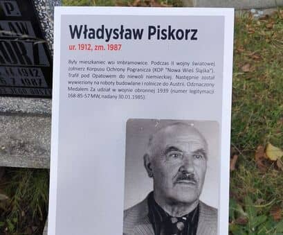 Tabliczki przy grobach