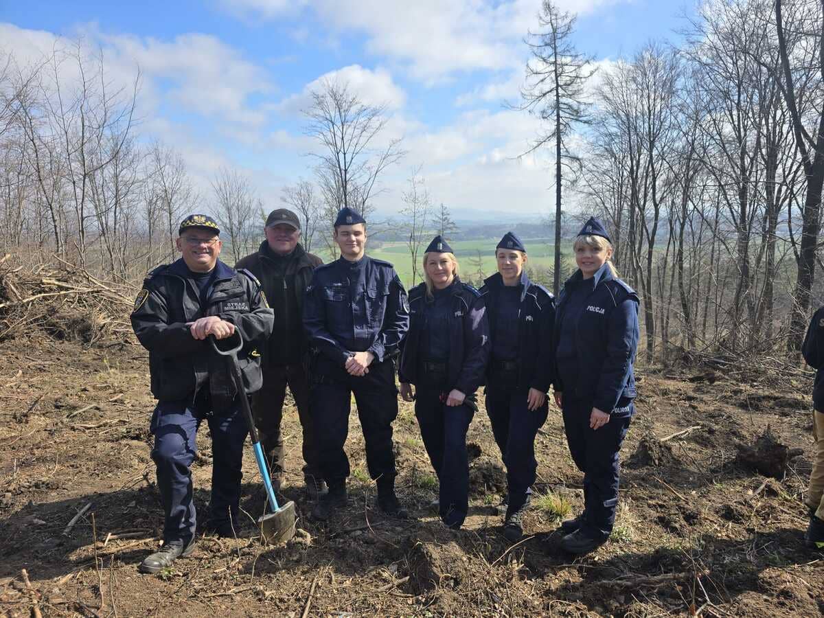Policjanci włączyli się w akcję ekologiczną
